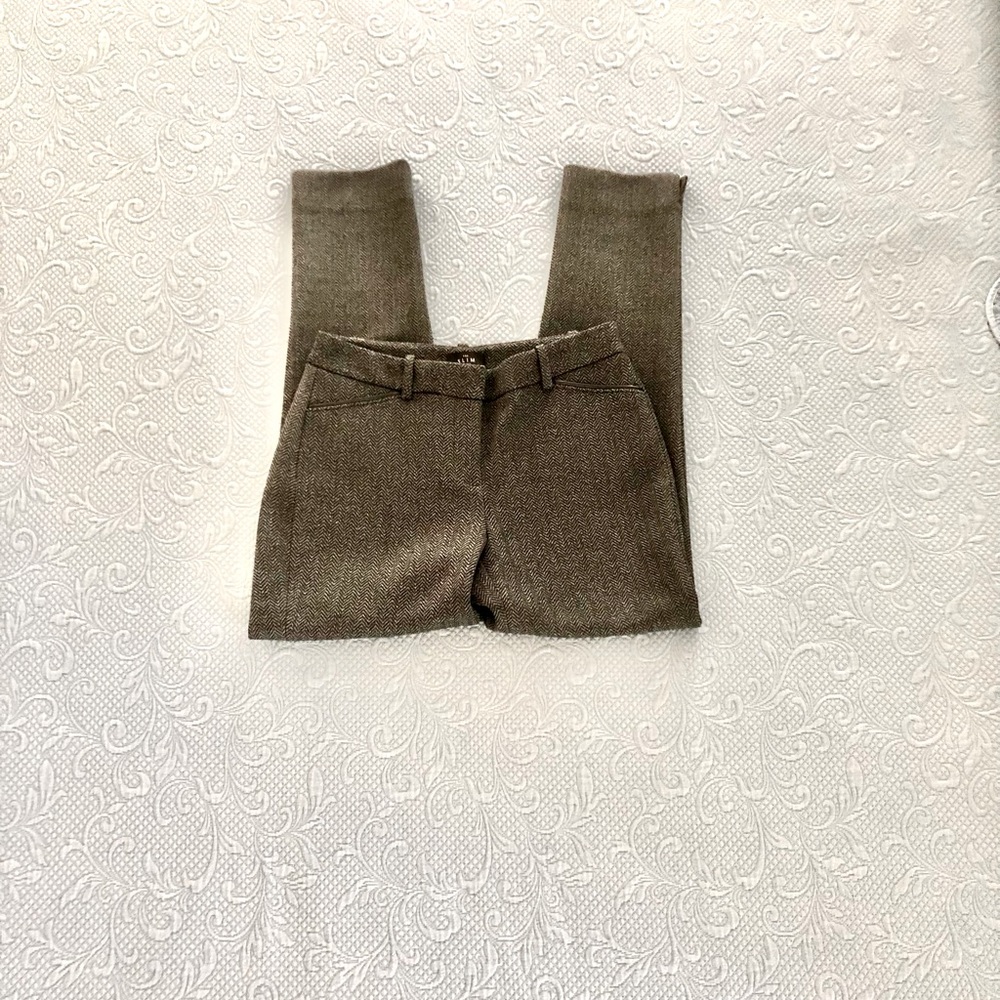 White House Black Market grey, herringbone, Slim Ankle pants, size 0. NWOT.